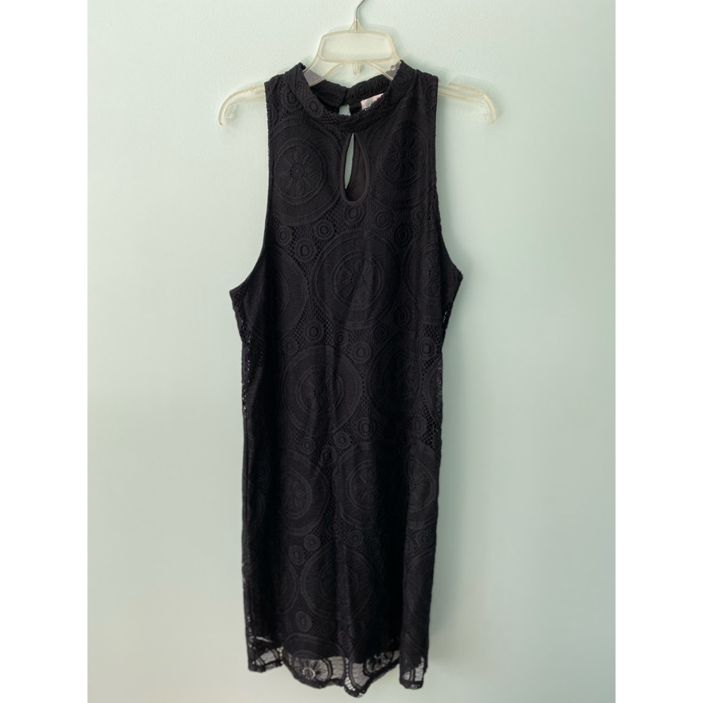 Black Lace Sleeveless Dress with Keyhole